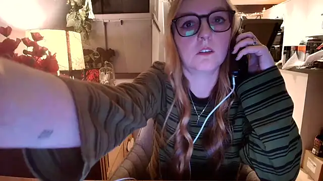 Snapshot of short_sweetpea chatting on 10/29/25, 06:09 short sweetpea online show from 10/29/25, 06:09