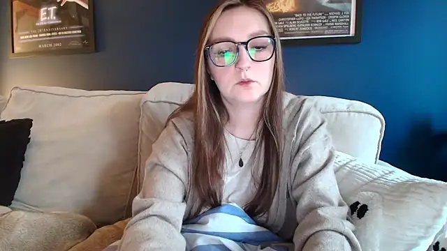 Snapshot of short_sweetpea chatting on 11/18/25, 03:16 short sweetpea online show from 11/18/25, 03:16