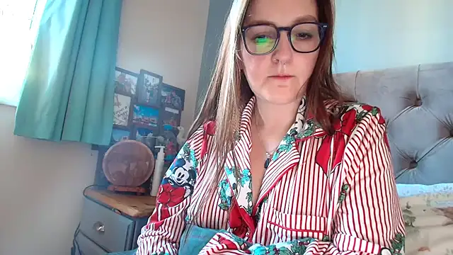 Snapshot of short_sweetpea chatting on 11/30/25, 09:35 short sweetpea online show from 11/30/25, 09:35