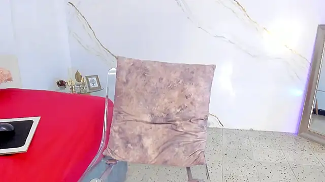 IsiisLovei online show from 11/29/25, 02:31