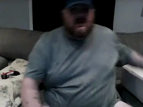 Snapshot of fatdickdaddy448 chatting on 12/17/24, 04:43 fatdickdaddy448 online show from 12/17/24, 04:43