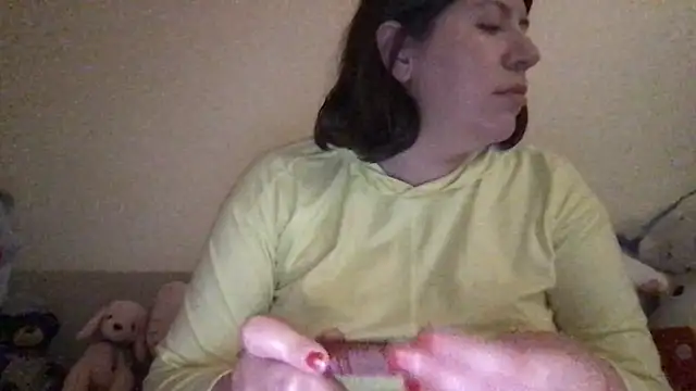Snapshot of HYPHYtype chatting on 06/28/26, 07:03 HYPHYtype online show from 06/28/26, 07:03