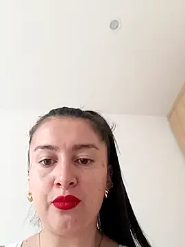 Snapshot of Cherry_1992 chatting on 05/19/26, 03:29 Cherry 1992 online show from 05/19/26, 03:29