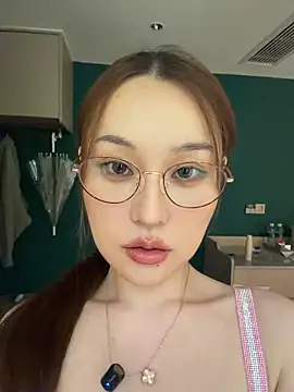 Snapshot of sphynx-_- chatting on 11/07/25, 02:17 sphynx- - online show from 11/07/25, 02:17