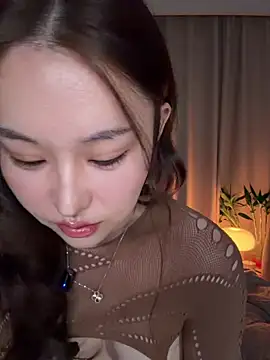 Snapshot of sphynx-_- chatting on 11/25/25, 02:17 sphynx- - online show from 11/25/25, 02:17