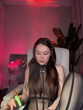 Snapshot of sphynx-_- chatting on 11/29/25, 12:52 sphynx- - online show from 11/29/25, 12:52