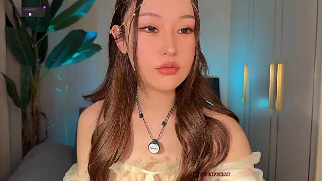 Snapshot of sphynx-_- chatting on 01/17/26, 11:37 sphynx- - online show from 01/17/26, 11:37