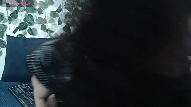 Snapshot of ariana_sanz1 chatting on 11/04/25, 12:04 ariana sanz1 online show from 11/04/25, 12:04