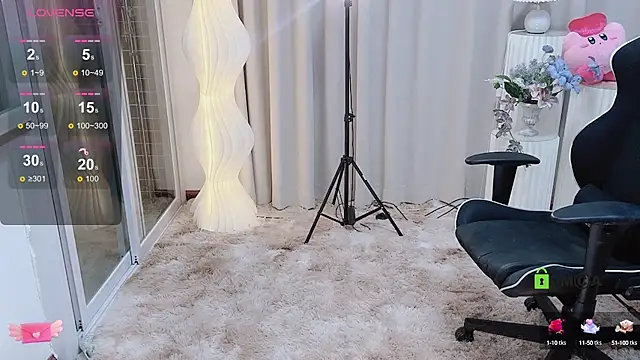 Snapshot of Happy_Kitty chatting on 12/06/24, 04:49 Happy Kitty online show from 12/06/24, 04:49