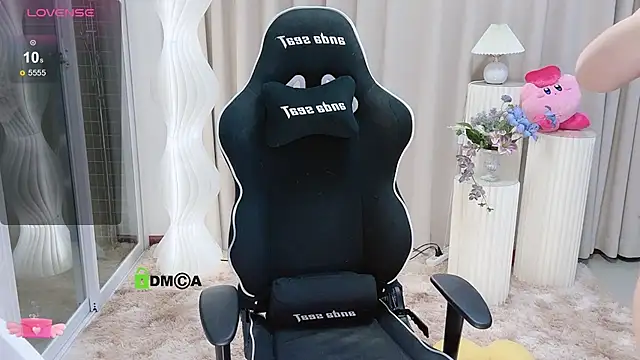 Snapshot of Happy_Kitty chatting on 12/07/24, 01:18 Happy Kitty online show from 12/07/24, 01:18