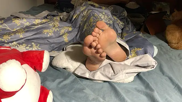 Snapshot of RiderFloor chatting on 12/20/25, 10:50 RiderFloor online show from 12/20/25, 10:50