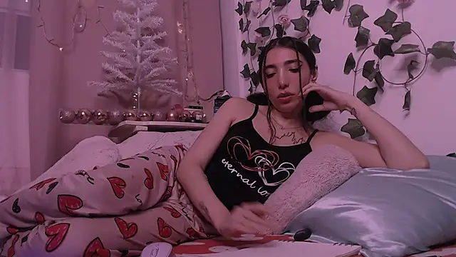 Snapshot of darkcandy666 chatting on 11/11/25, 01:27 darkcandy666 online show from 11/11/25, 01:27