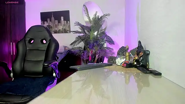 Amaia Bushida online show from 11/08/25, 02:12