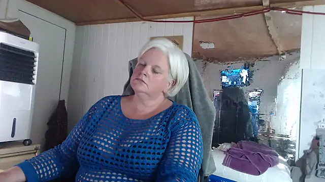 sexychazza16 online show from 10/06/25, 06:27