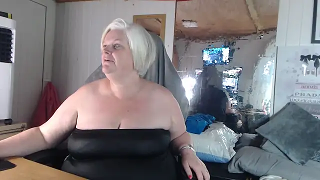 sexychazza16 online show from 10/11/25, 06:50