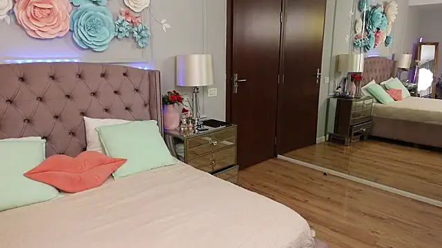 MelissaWatts online show from 02/04/26, 01:44