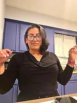 Snapshot of Nikkierosee chatting on 12/22/25, 11:46 Nikkierosee online show from 12/22/25, 11:46