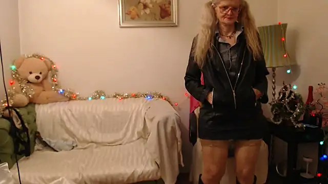 Snapshot of BlairFort chatting on 12/15/24, 02:05 BlairFort online show from 12/15/24, 02:05