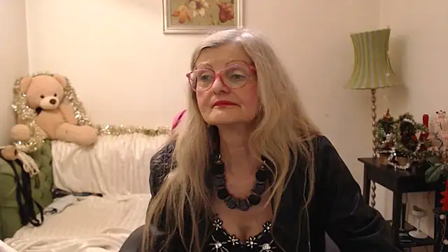 Snapshot of BlairFort chatting on 12/31/24, 11:20 BlairFort online show from 12/31/24, 11:20