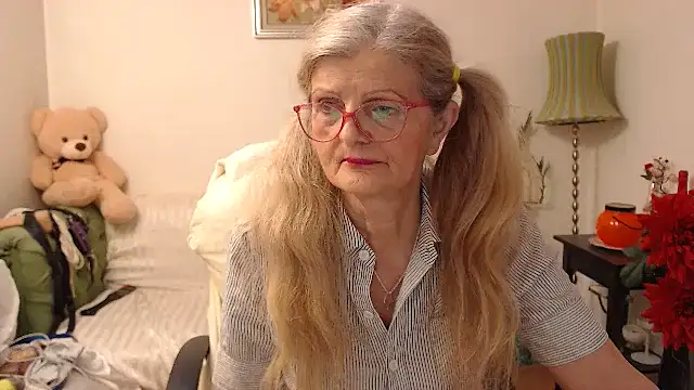 Snapshot of BlairFort chatting on 11/15/25, 02:13 BlairFort online show from 11/15/25, 02:13