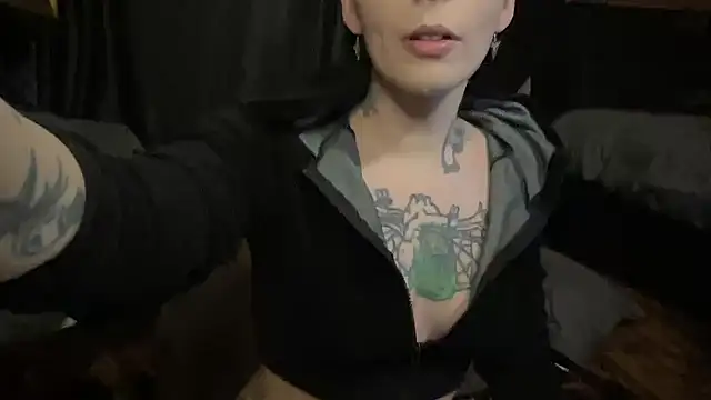 Snapshot of TeenyDoll chatting on 12/17/25, 02:39 TeenyDoll online show from 12/17/25, 02:39