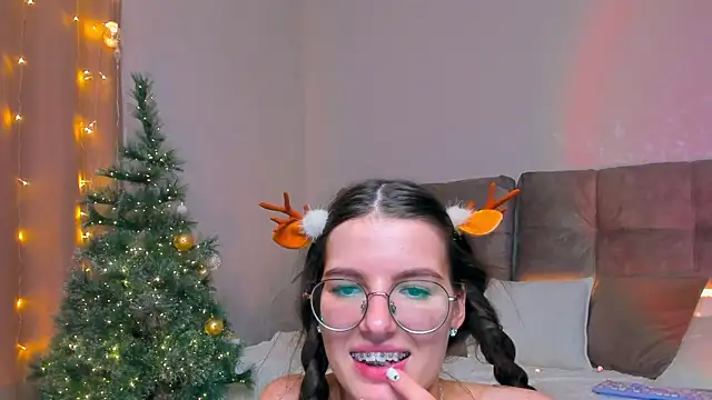 Snapshot of AriellaTesk chatting on 01/01/25, 05:22 AriellaTesk online show from 01/01/25, 05:22