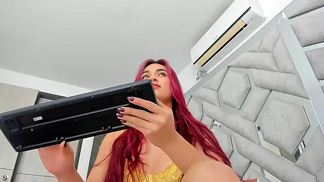 Snapshot of alexandra_fire69x chatting on 05/22/26, 02:44 alexandra fire69x online show from 05/22/26, 02:44