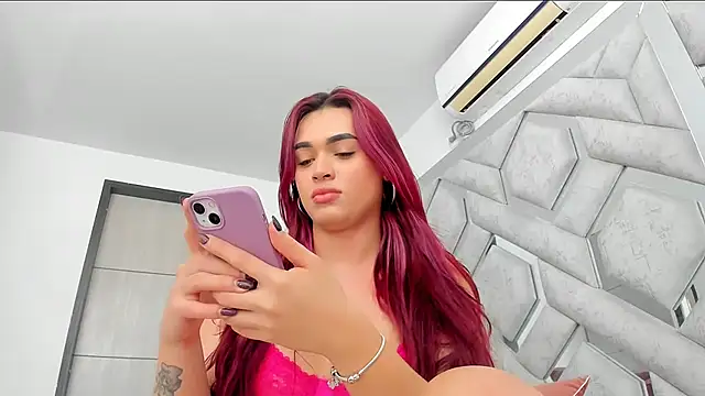 Snapshot of alexandra_fire69x chatting on 05/27/26, 02:47 alexandra fire69x online show from 05/27/26, 02:47