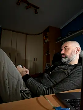 pollito1985 2 online show from 11/16/25, 10:43