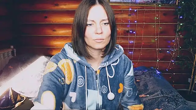 Snapshot of Platina_Fox chatting on 12/04/24, 11:41 Platina Fox online show from 12/04/24, 11:41