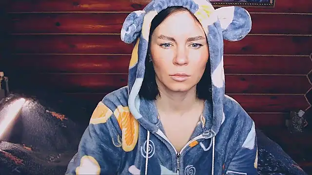 Snapshot of Platina_Fox chatting on 02/06/25, 05:25 Platina Fox online show from 02/06/25, 05:25