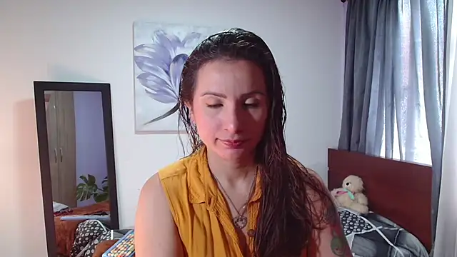 vanessabrown  online show from 02/15/25, 03:39