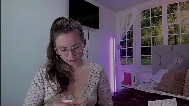 Snapshot of vanessabrown_ chatting on 04/17/26, 02:53 vanessabrown online show from 04/17/26, 02:53