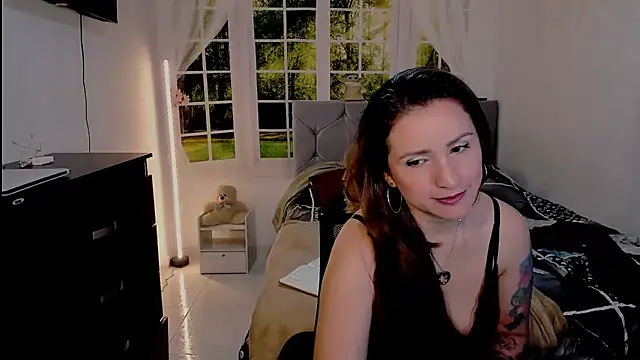 Snapshot of vanessabrown_ chatting on 07/11/26, 06:43 vanessabrown online show from 07/11/26, 06:43