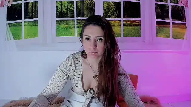 Snapshot of vanessabrown_ chatting on 07/18/26, 07:17 vanessabrown online show from 07/18/26, 07:17