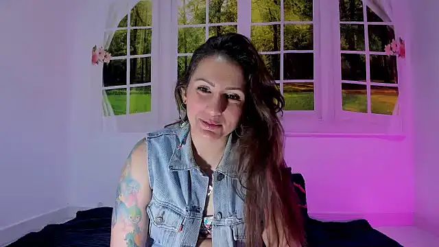 Snapshot of vanessabrown_ chatting on 07/19/26, 01:59 vanessabrown online show from 07/19/26, 01:59