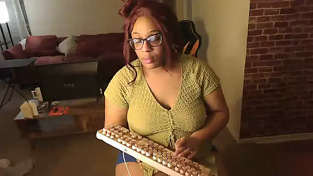 Snapshot of EntitledMistress chatting on 12/19/24, 10:34 EntitledMistress online show from 12/19/24, 10:34