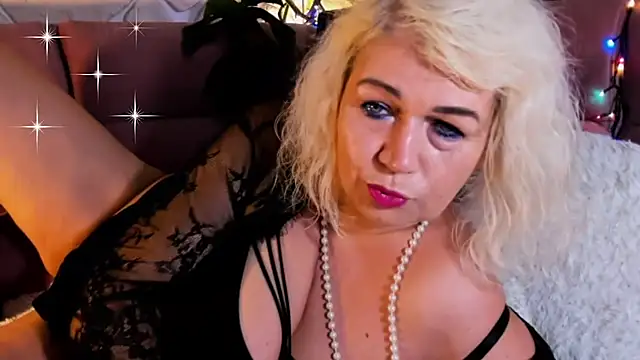 glamour kitten online show from 10/29/25, 03:14