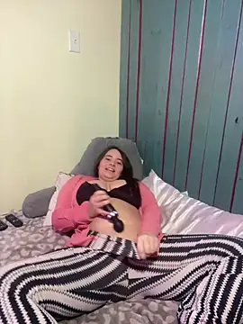 Snapshot of CamilaLovexoxo chatting on 12/18/24, 12:10 CamilaLovexoxo online show from 12/18/24, 12:10