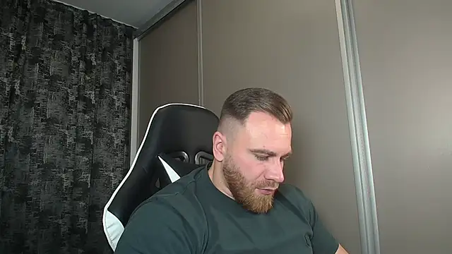 Snapshot of Thori92 chatting on 12/27/24, 06:42 Thori92 online show from 12/27/24, 06:42