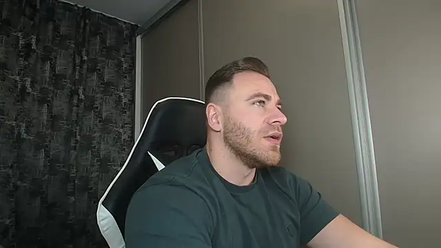 Snapshot of Thori92 chatting on 01/11/25, 06:44 Thori92 online show from 01/11/25, 06:44