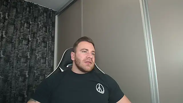 Snapshot of Thori92 chatting on 02/06/25, 06:46 Thori92 online show from 02/06/25, 06:46