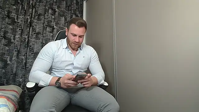 Snapshot of Thori92 chatting on 02/10/25, 06:03 Thori92 online show from 02/10/25, 06:03