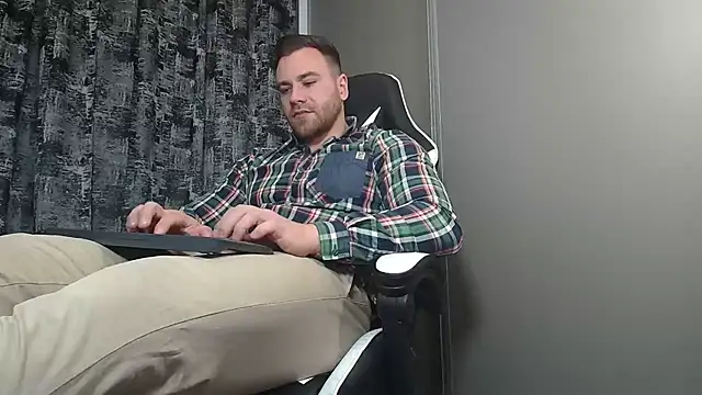 Snapshot of Thori92 chatting on 02/16/25, 06:43 Thori92 online show from 02/16/25, 06:43