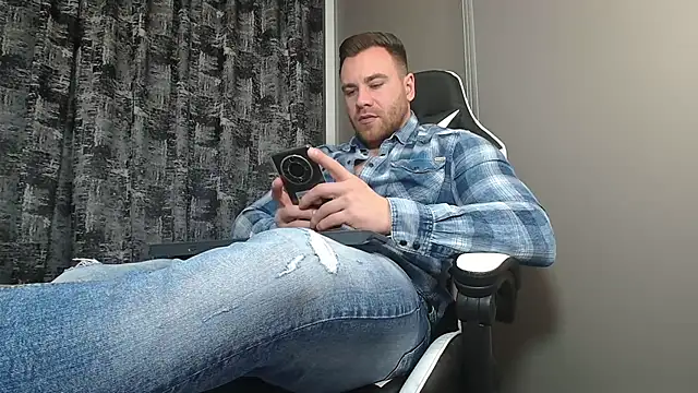 Snapshot of Thori92 chatting on 02/17/25, 06:15 Thori92 online show from 02/17/25, 06:15