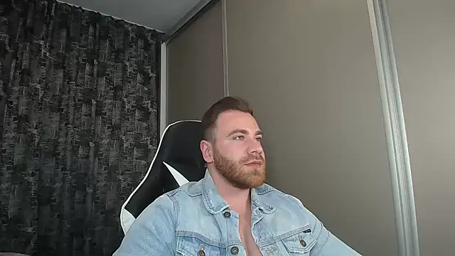 Snapshot of Thori92 chatting on 03/05/25, 08:42 Thori92 online show from 03/05/25, 08:42