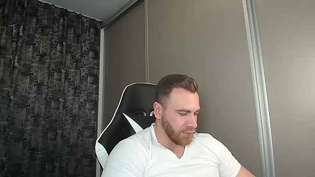 Snapshot of Thori92 chatting on 03/06/25, 08:37 Thori92 online show from 03/06/25, 08:37