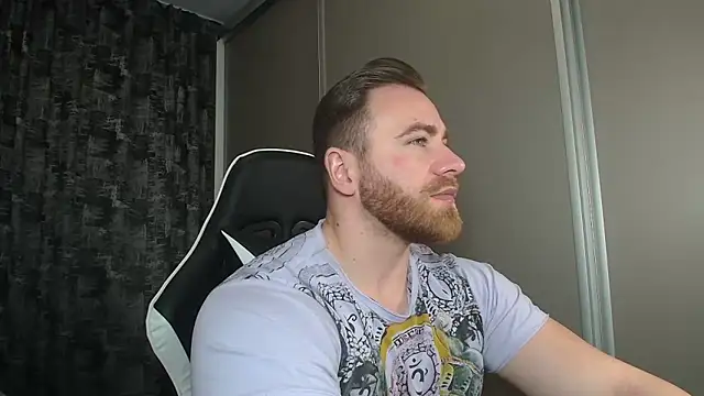 Snapshot of Thori92 chatting on 03/11/25, 04:51 Thori92 online show from 03/11/25, 04:51