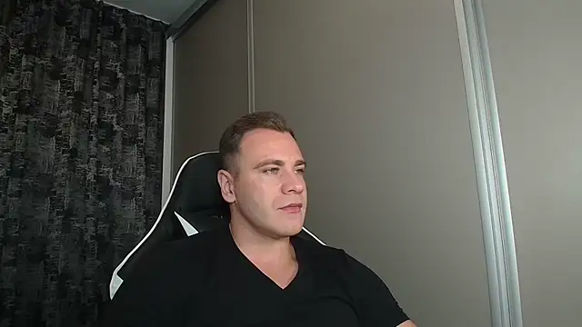 Snapshot of Thori92 chatting on 09/18/25, 06:10 Thori92 online show from 09/18/25, 06:10