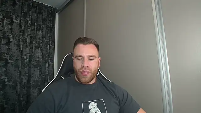 Snapshot of Thori92 chatting on 10/22/25, 05:45 Thori92 online show from 10/22/25, 05:45